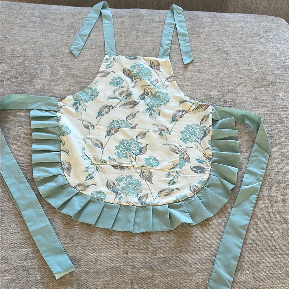 Elegant Floral Apron with Teal Accents